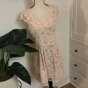 Vince Camuto | Dresses | Vince Camuto Pink Blush Lace Dress | Poshmark
